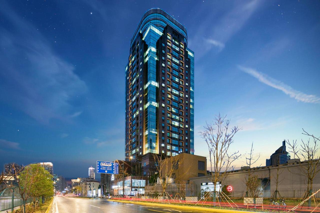 Atour Lujiazui Pudong Avenue Hotel 4*